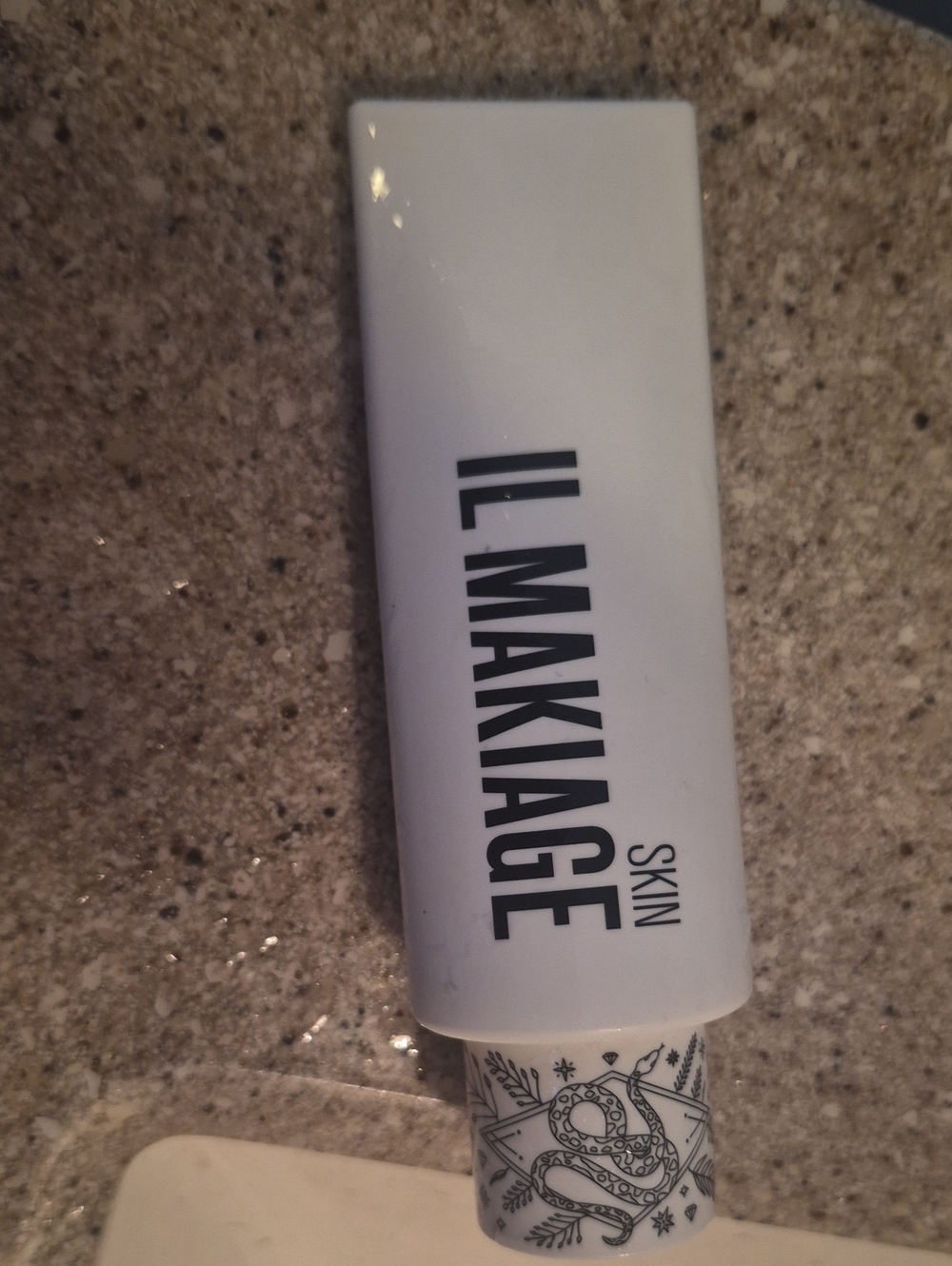 IL MAKIAGE Anti-Aging Skin Renewal Exfoliating Treatment